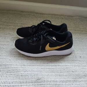 Nike Tanjun Sneakers